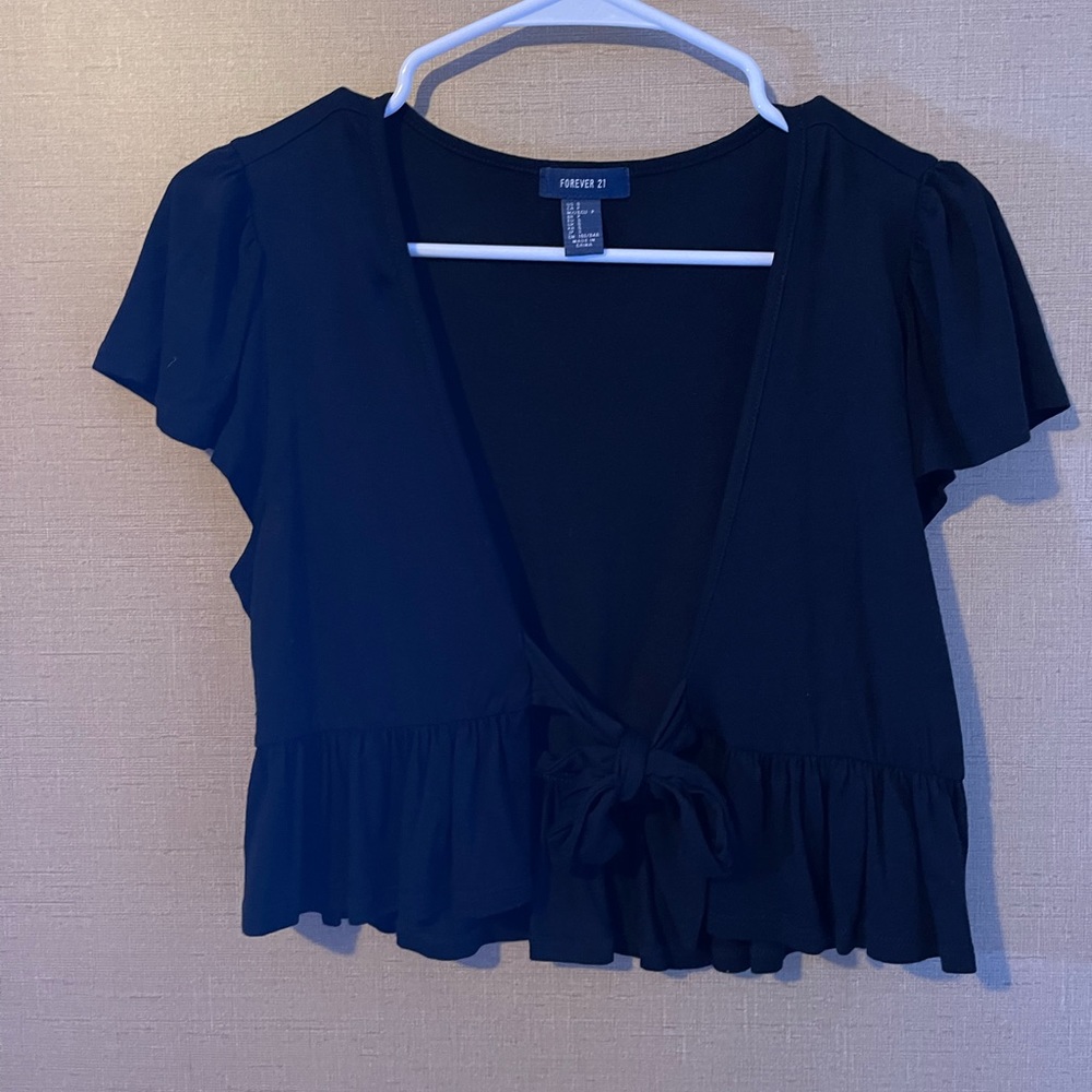Cute black crop top!
